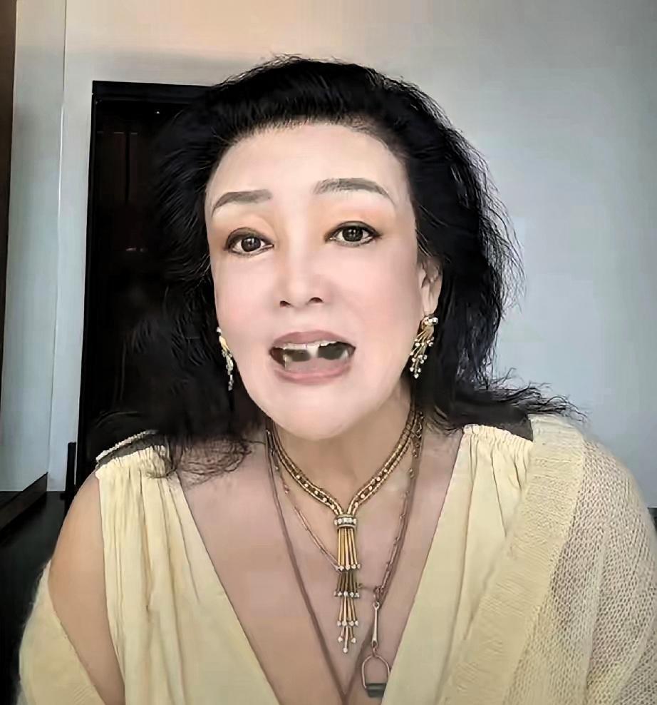 新生命让家族更热闹了，初七生下了小马宝，母子都好，家里都在笑。兰姐现在是两个孙