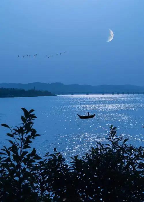 下联;恩深万载总牵心。友友们接着对下联！