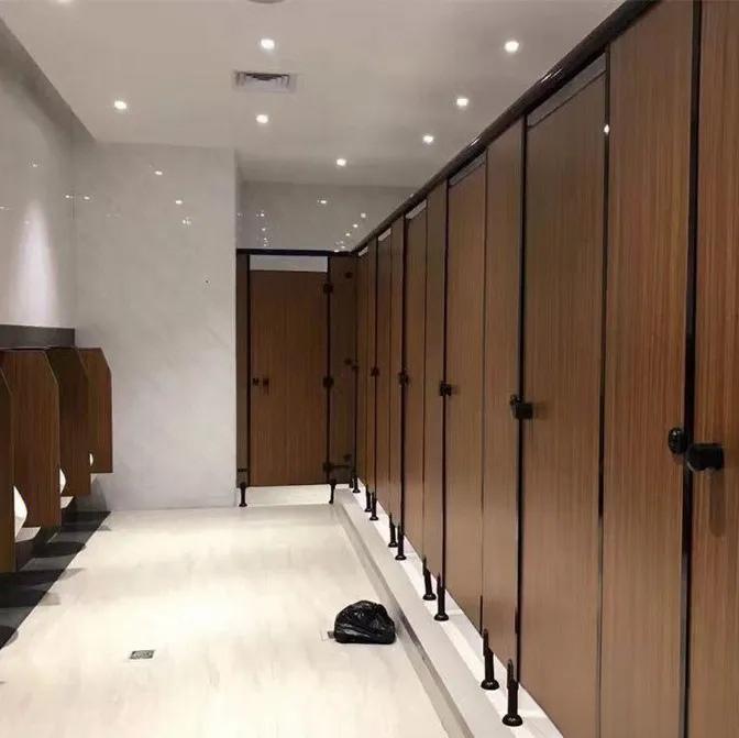 广东东莞一男子李某花350元与女子吴某在公厕发生关系后，竟趁对方不备抢走价值86