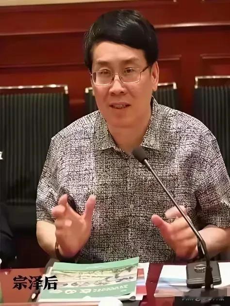 宗泽后可是宗馥莉的亲叔叔，谁曾想在大侄女身处逆境，需要援手之时，他不仅没“润泽后