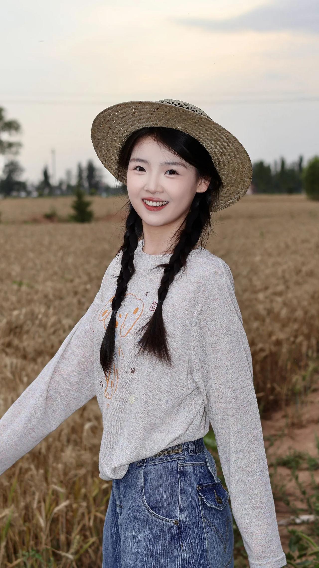 唯美女孩青春甜妹夏天森系松弛穿搭帽子大长腿