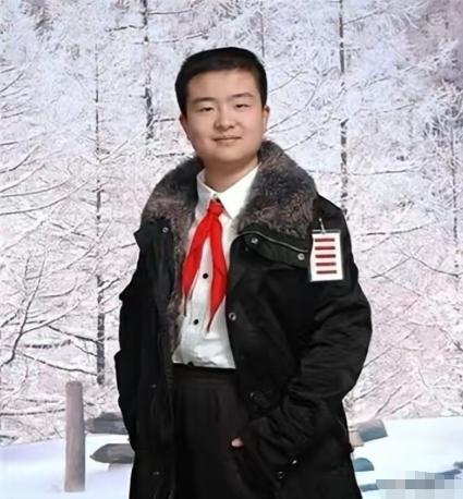 当年闻名全国的武汉五道杠少年黄艺博，3岁看新闻联播，7岁看人民日报，高考400多