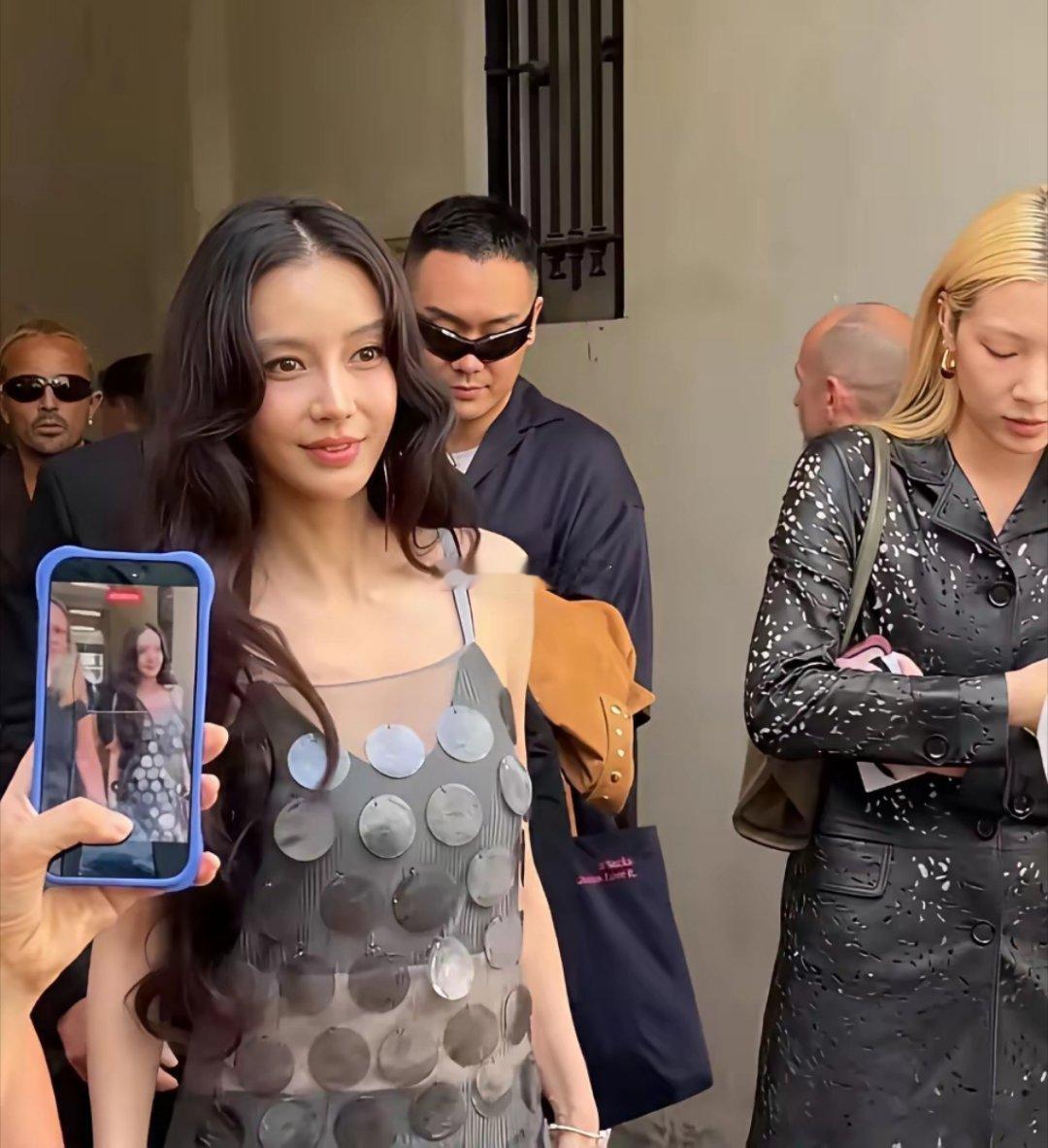 都怪lisa，非要开那场秀，影响到了她。​