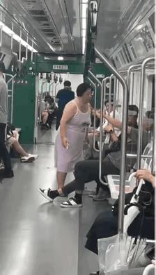 女撩男，没人管；男撩女，戴手镯