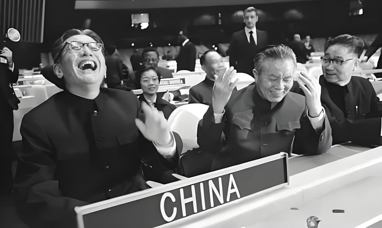 毛主席说他一篇文顶两个坦克师，这个“狂人”到底有多牛？今天咱聊个真事儿。19