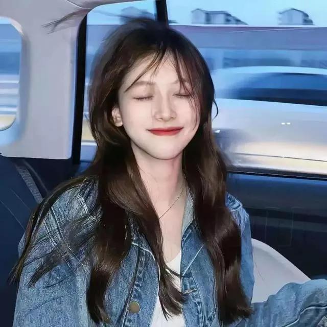 窗外的风景与微笑的你，是这趟旅途最美的记忆。于风景中见自己治愈美景照早上的风