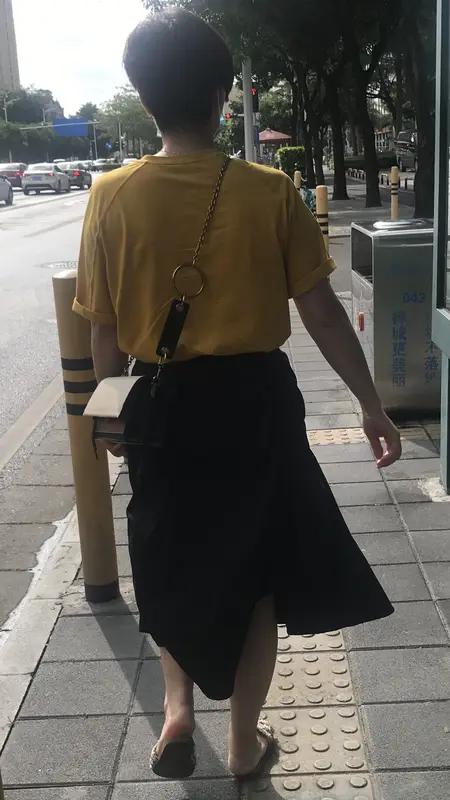 穿脏童装退货被拒，竟咒商家孩子下地狱！公职身份曝光后，结局大快人心家人们，