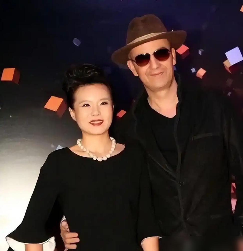 近日，龚琳娜接受李静采访时被问，“你为什么非要办一个离婚Party呢。她后来