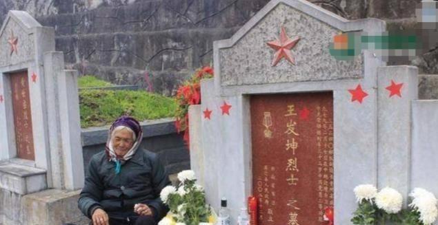 1979年，一位战士壮烈牺牲，妻子拒绝改嫁，28年后，妻子借了2000元作为路费
