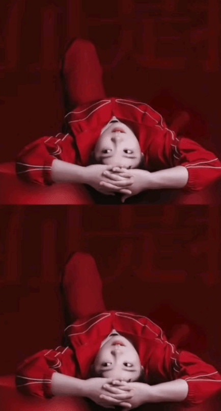 这样的莎莎任谁能顶得住，如今的莎莎越来越有魅力，惊艳的红色，松弛的神态，