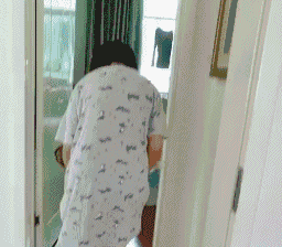 爆笑GIF: 就算有满满一嘴的胡子渣, 也挡不住你绝美的容颜!