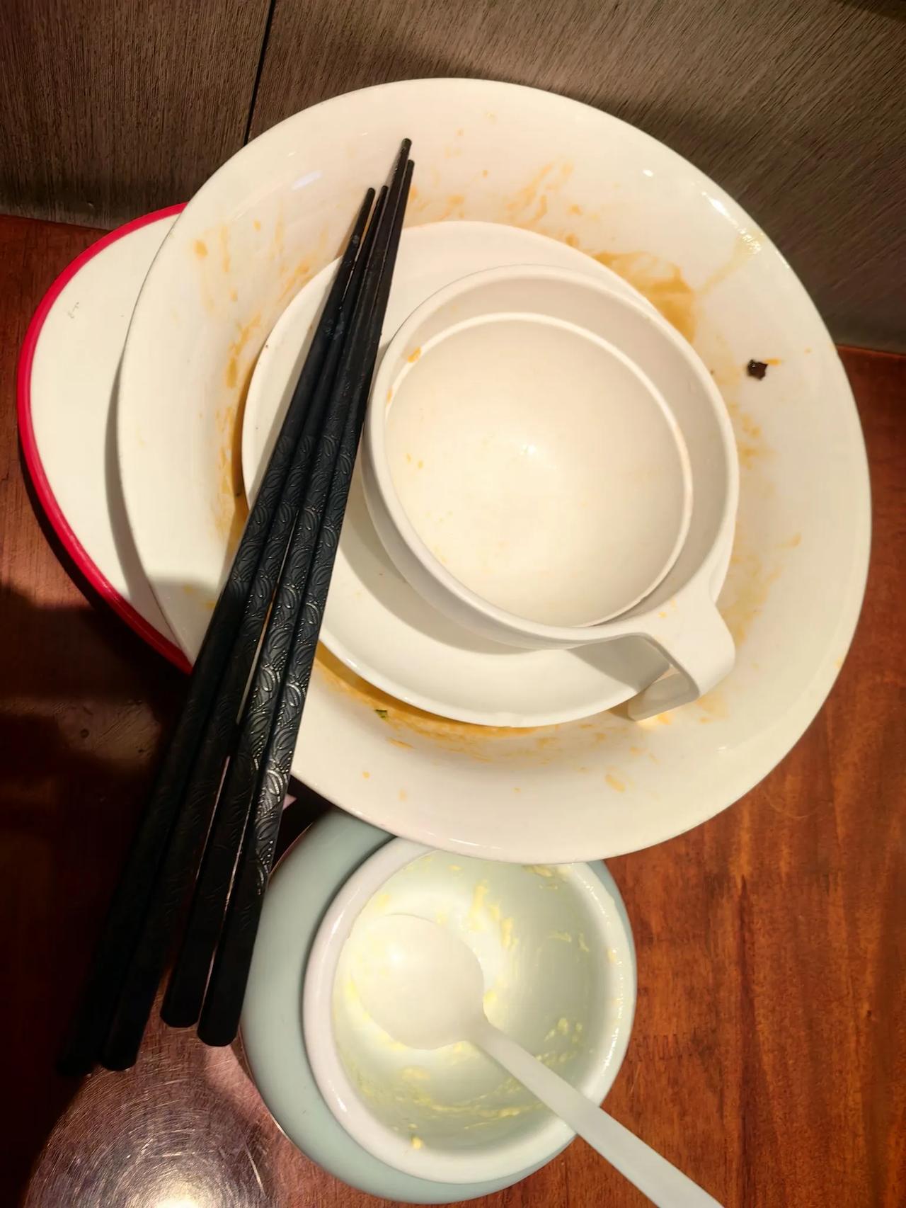 现在好多小姑娘谈个恋爱就住人家家里，一直住着，男人养着她，她自己还觉得占了大便宜