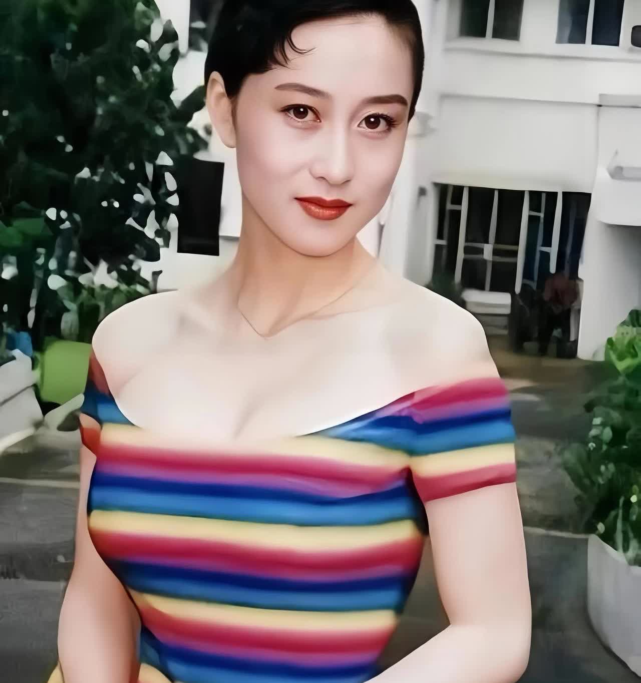 果然还是女人更懂女人，一女子被问，为啥利智不去照顾李连杰呢？利智