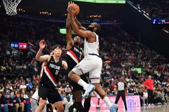 是的，杨瀚森已经撞上了“新手墙”！可以理解，初登不同级别的篮球殿堂，难免不适应