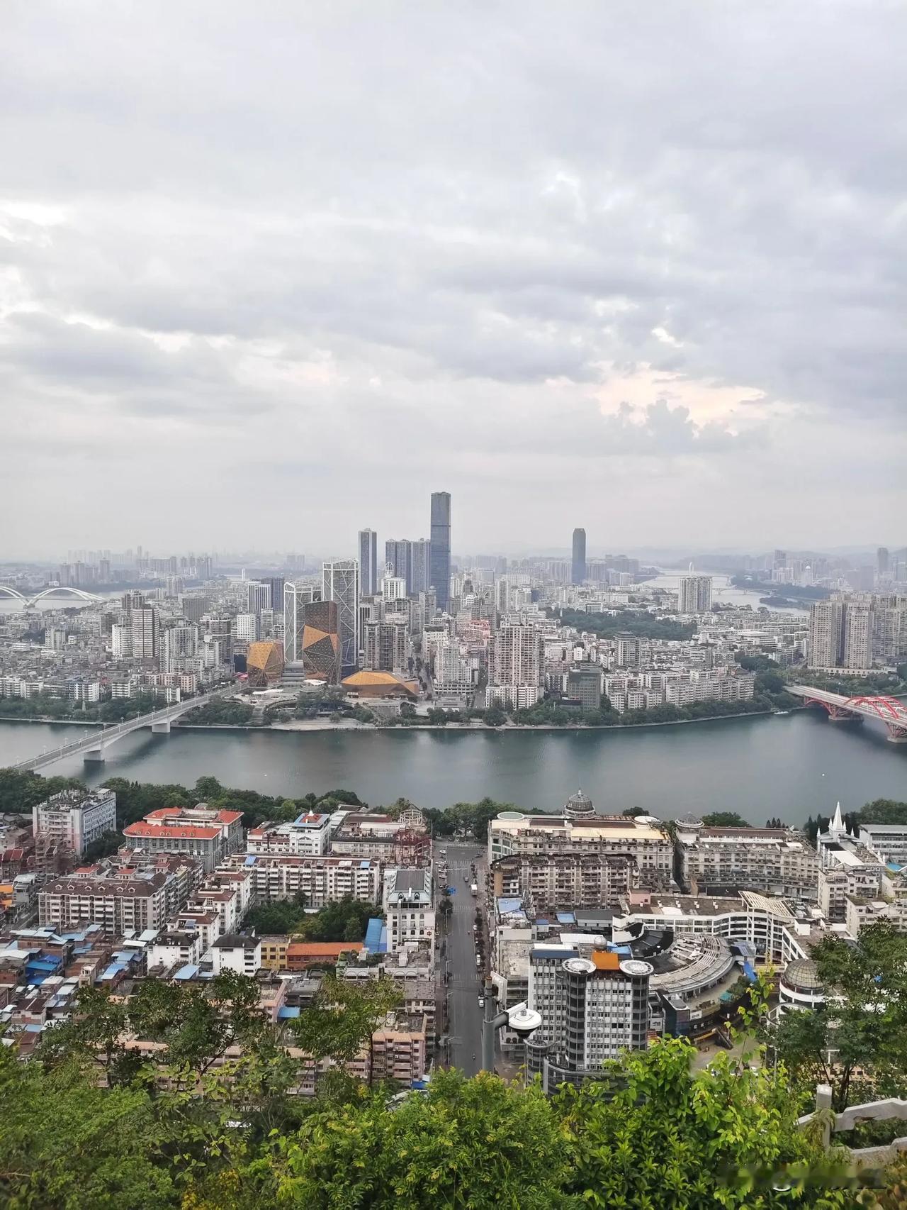 真是没想到呀，作为广西著名的工业城市--柳州，2024年GDP居然只有两千多亿，