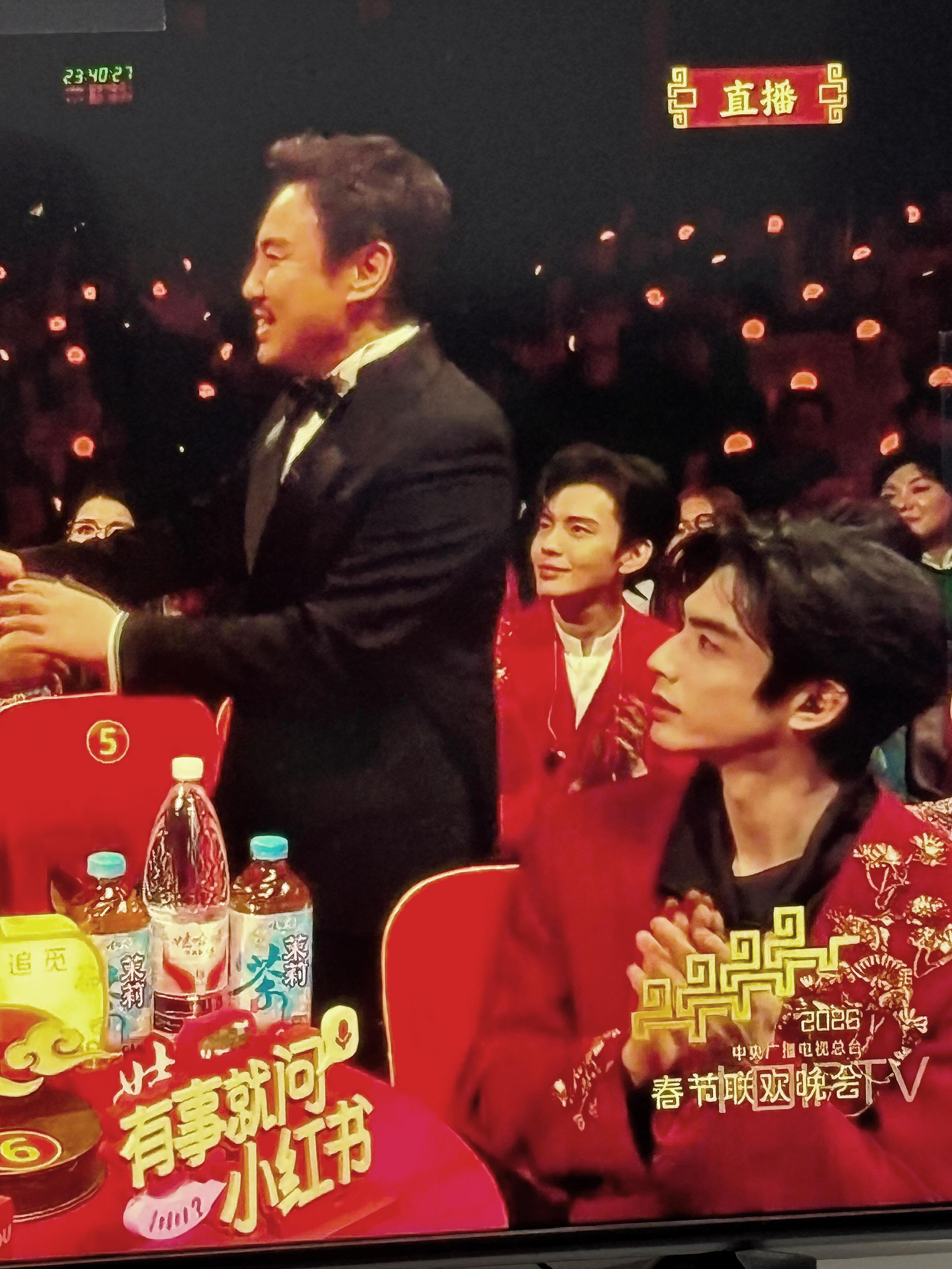 我和建模怪同框时就这样：对不起沈腾老师但是宋威龙好帅好帅好帅好帅