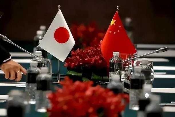 日本为啥敢盼着跟中国开战？千年幻觉：战场只烧别人家，自己永远安全！日本不怕