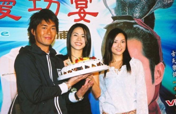 《寻秦记》庆功宴上的古天乐、宣萱、郭羡妮那可是2002年，二十多年过去啦他们