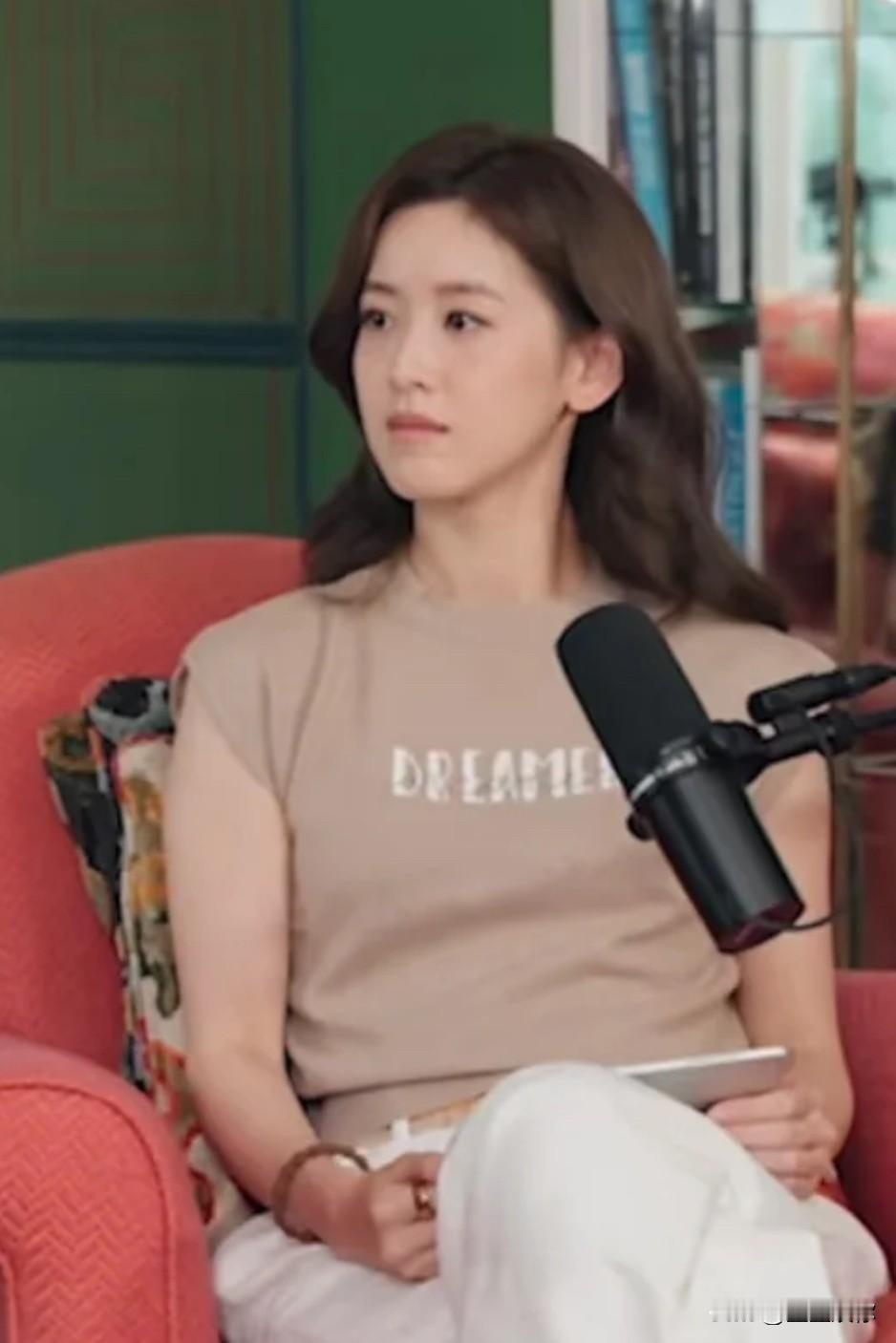 嫁老男人出轨原谅不离婚生孩子都没啥。可章泽天最大的问题其实是自己没有立得住的东西