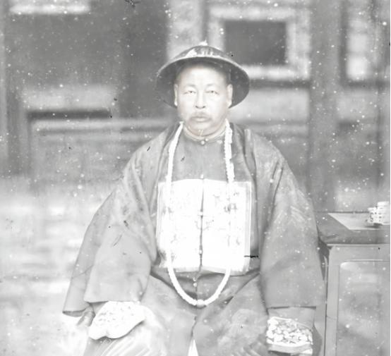 谁都没想到，清朝在1875年的时候，居然真讨论要不要把新疆“扔了”，慈禧太后直接