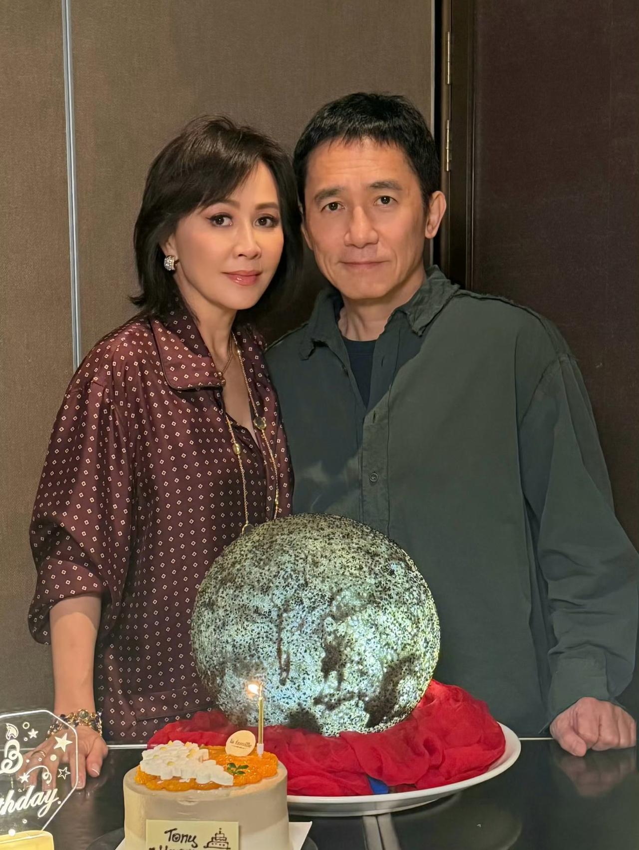 4月27日，刘嘉玲发文祝梁朝伟生日快乐，并说：谢谢你，陪我走过所有的风景……