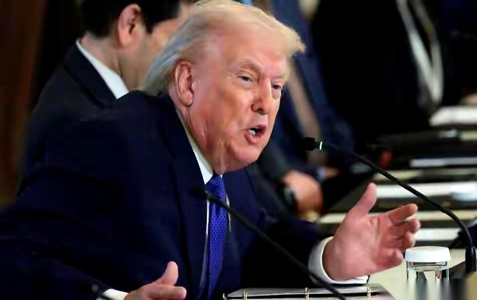 好家伙，鹰酱这操作，真是越来越看不懂了。对着全世界喊话：谁再跟伊朗做生意，我就