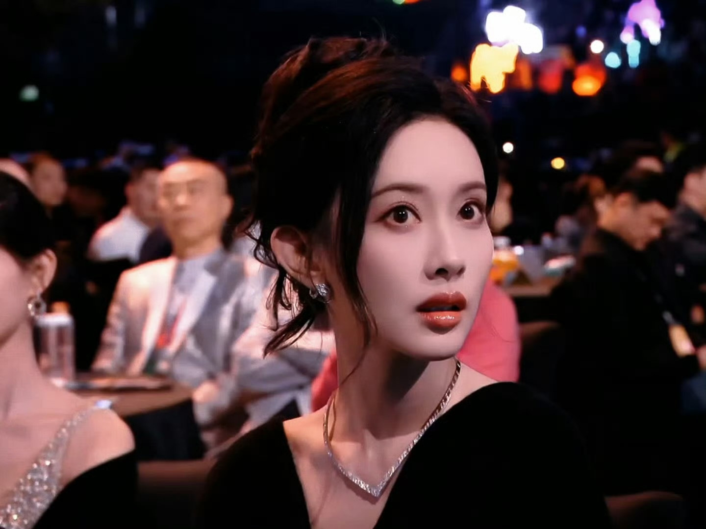 孟子义懵懵的好漂亮不是这也太美了吧！感觉眼睛亮晶晶的，看的人心软软的