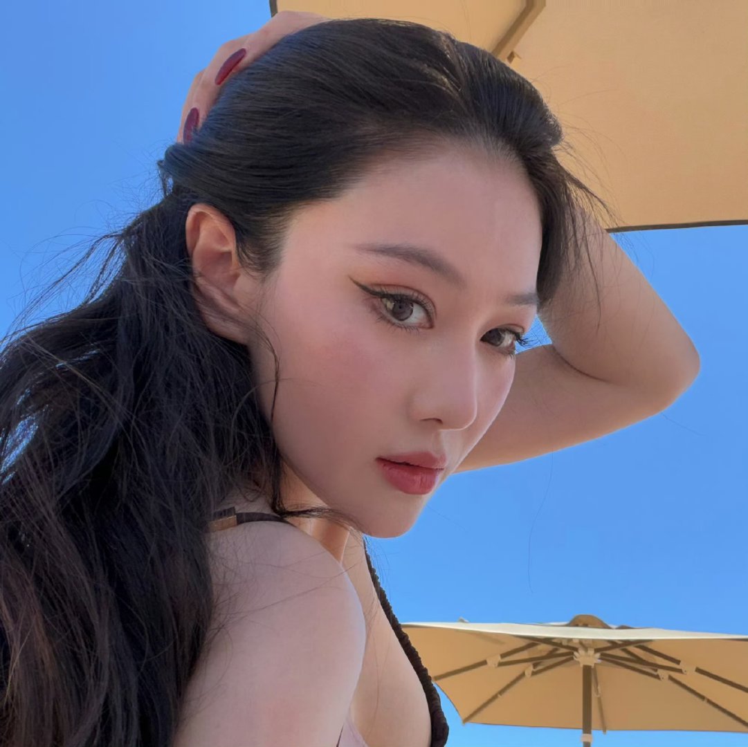 张馨予海边泳装张馨予夏日辣妹张馨予海边泳装，姐姐身材好好