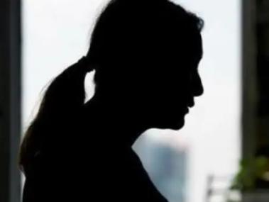 陕西一男子找“小姐”，结束后“小姐”给她介绍“女同事”，男子就让她将女同事叫过来