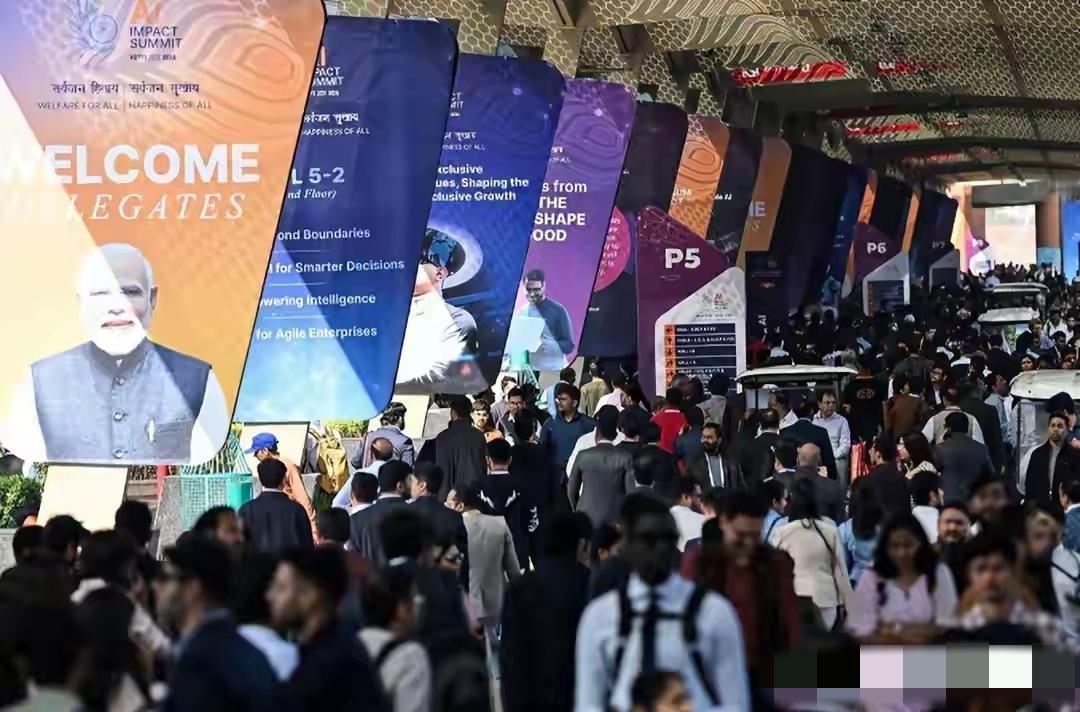 印度举办2026年AI峰会斩获十余项国际合作，有数百亿投资。西方的目的是扶助印