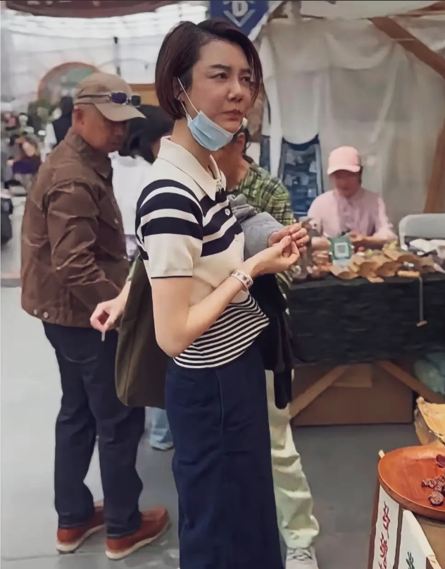 车晓这张脸变化太大了，差点没认出来，表情僵硬馒化，最失败就是她那鼻子，怪怪的。