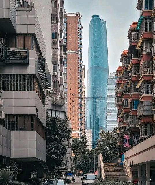 广州老六区“隐形穷人”：住着几百万的老破小，手里却连零花钱都没有在广州待久
