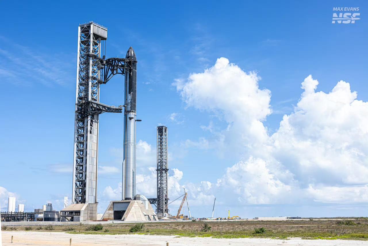 SpaceX的星舰作为人类有史以来研制的最大运载火箭，第14飞时将26颗星链V3