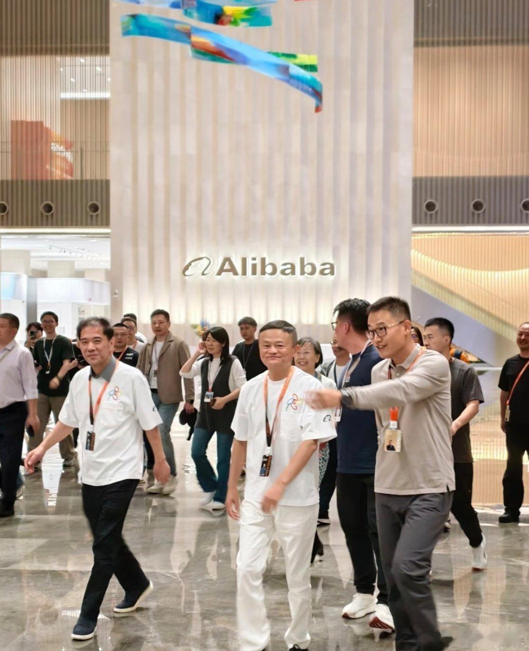 马云现身杭州阿里西溪园区，变年轻了。​​​