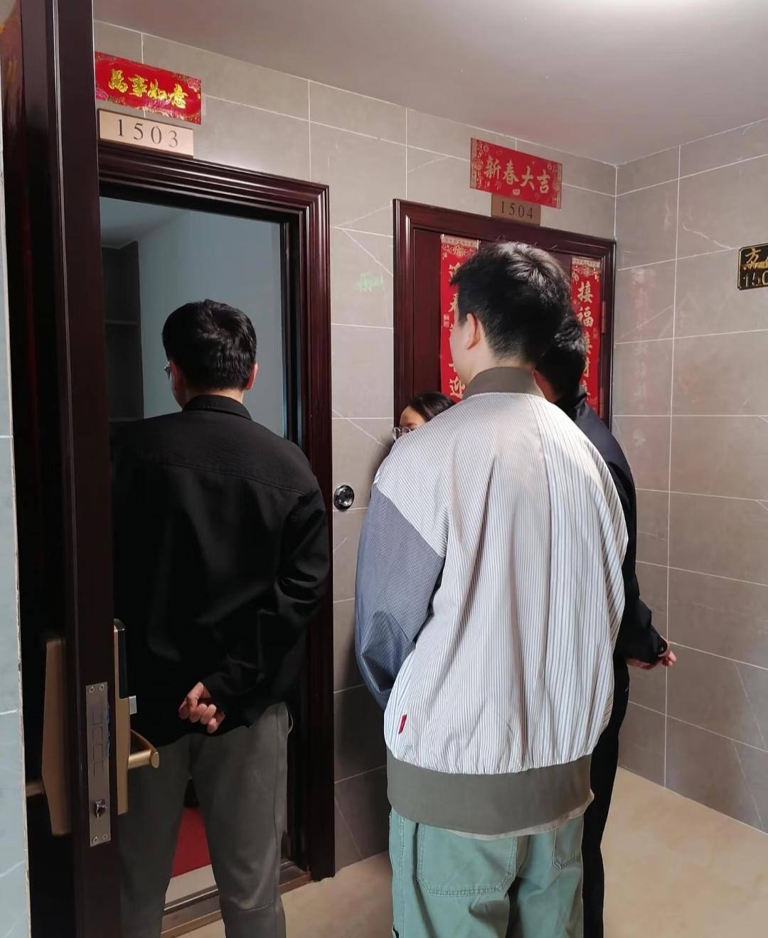 怎么会有这种邻居?太气人了!辽宁一女子因平时爱买东西上班经常不在家，知道邻居