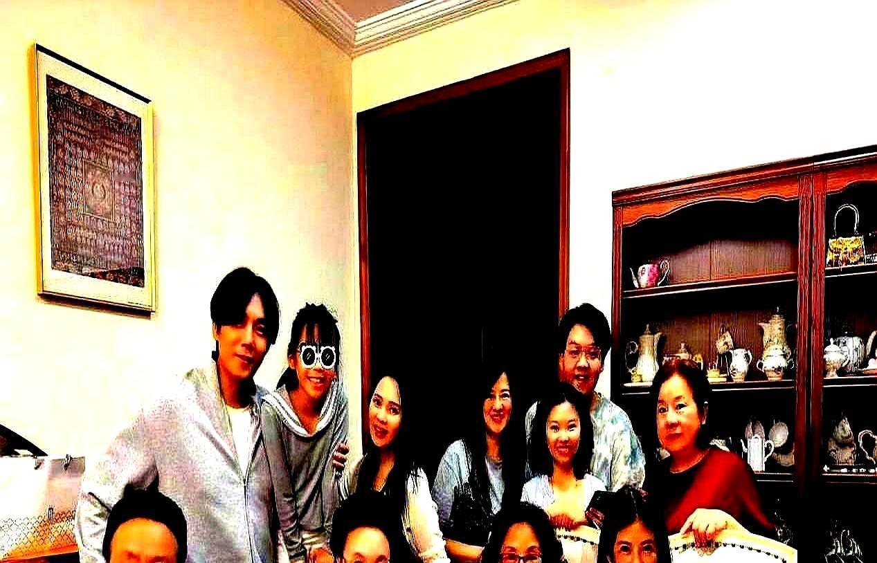 秦昊妈妈当众指着儿子鼻子放狠话：你要是敢有别人，我第一个不饶你。寿宴上，老