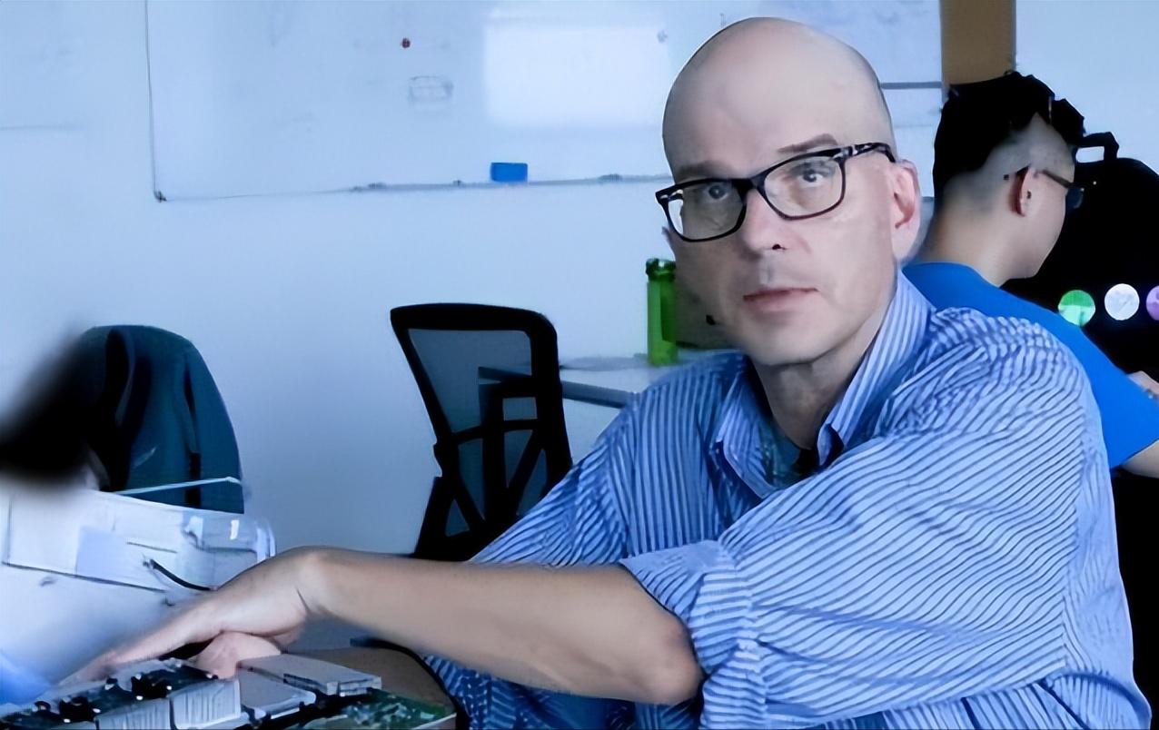 “美国不需要你，有本事你去中国啊！”2016年，一名美国专家被军方排挤，他一气之