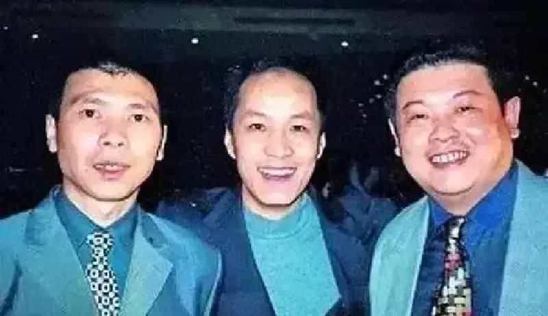 傅彪去世那天，卡里只剩24块，却欠着200万。冯小刚默默还清了债，葛优撂下一句话