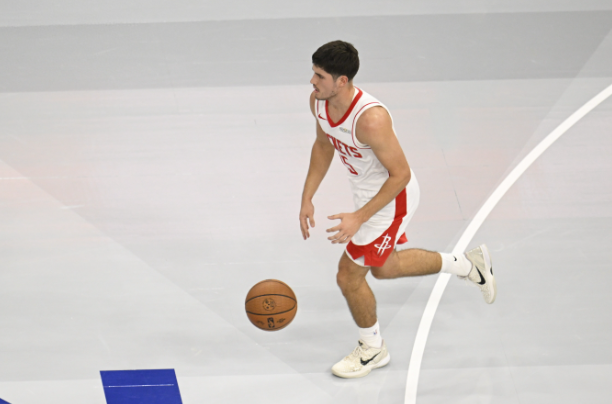 谢泼德这场打完，估计会迎来质变谢泼德这场打掘金，虽然比较铁，但是敢去做动作了