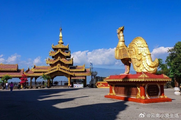 芒市，中国滇西南的边陲的小城，远没有大理丽江的人山人海，却比西双版纳更具有东南亚