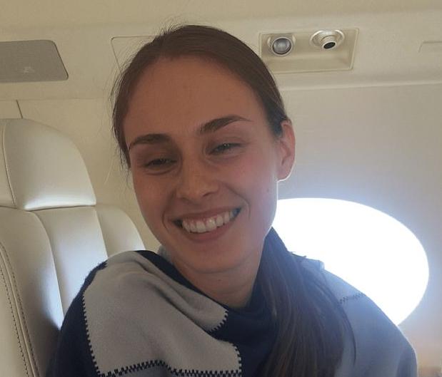 爱泼斯坦女友称：死后曝光一切！马斯克不是最大的恶魔，爱泼斯坦也不是，你应该问问比