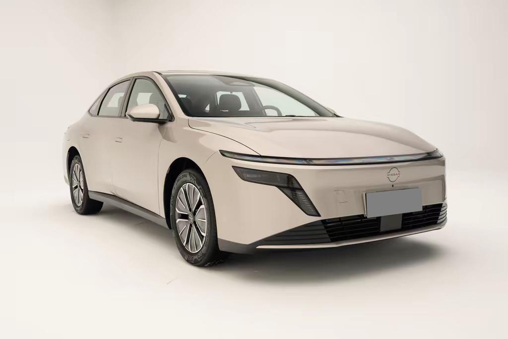 为什么说东风日产N6是一款很适合年轻家庭的插混家轿？首先它的空间舒适性没的说，