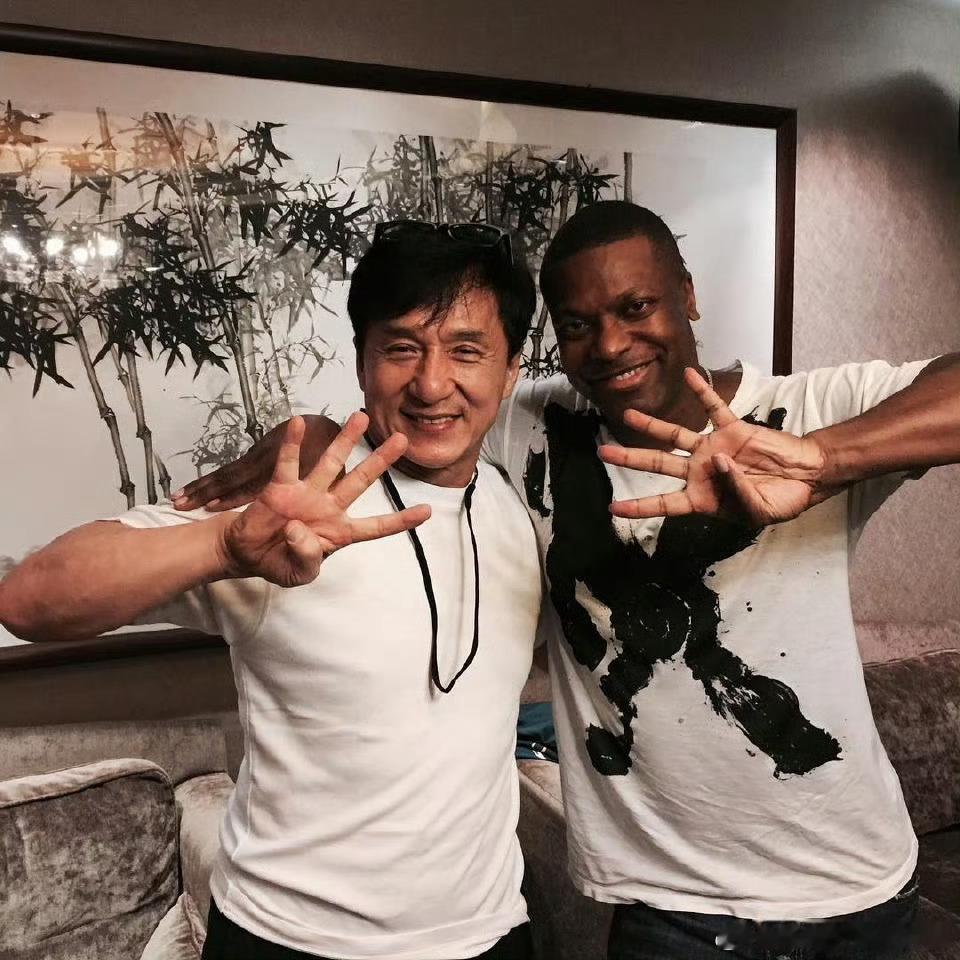 成龙确认出演尖峰时刻4我的天，可以啊！！赶紧拍，等了好多年了，71岁的成龙确认出