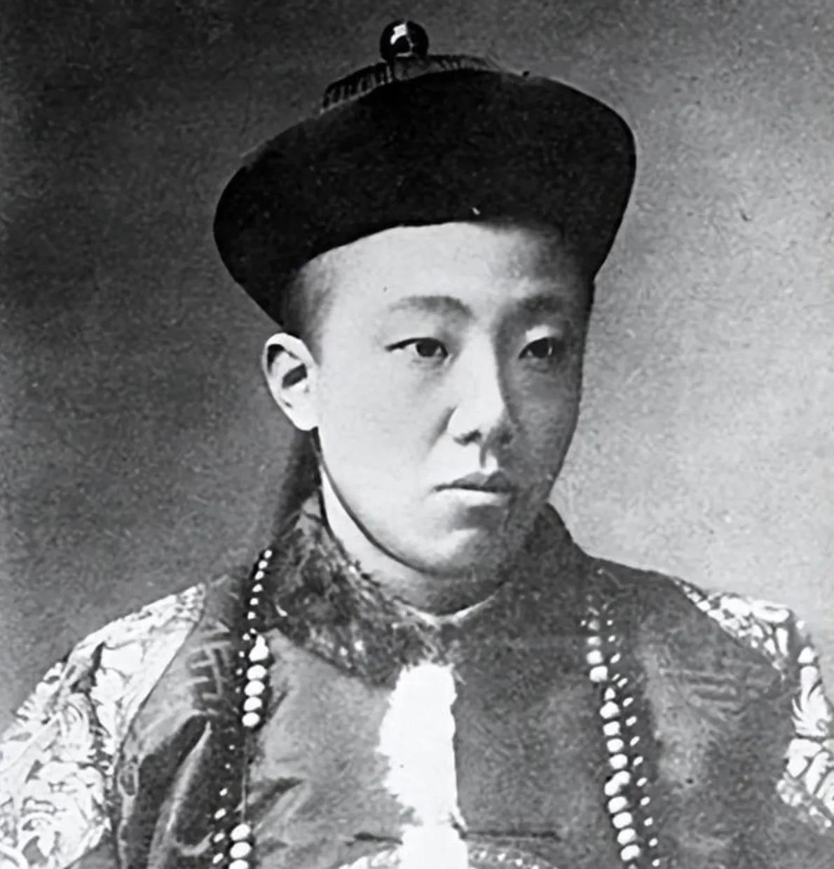 载涛，末代皇叔道光的孙子光绪的堂弟载沣的亲弟弟溥仪的亲叔叔一生没有特别