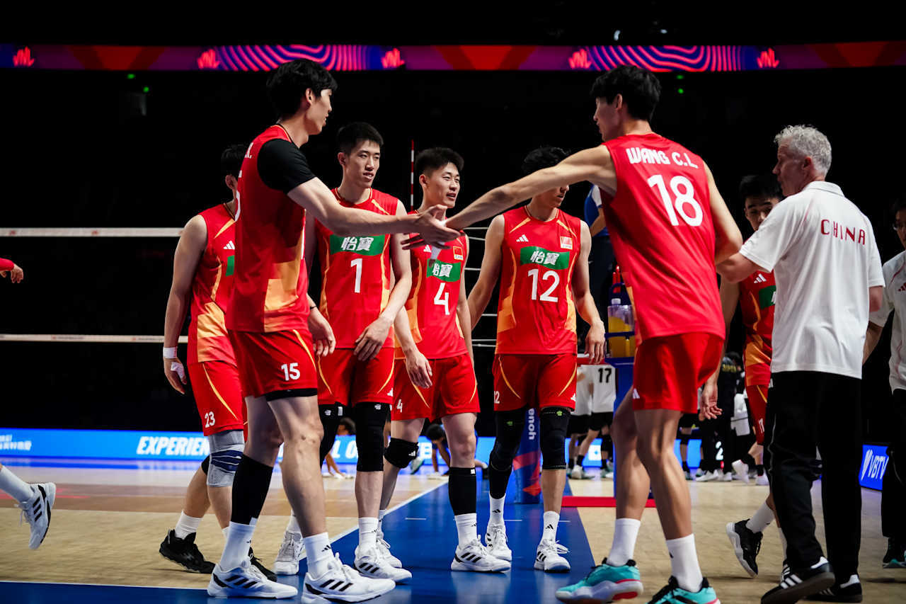 VNL男排13日比赛结果：中国男排1比3日本男排、斯洛文尼亚3比2古巴、巴西3