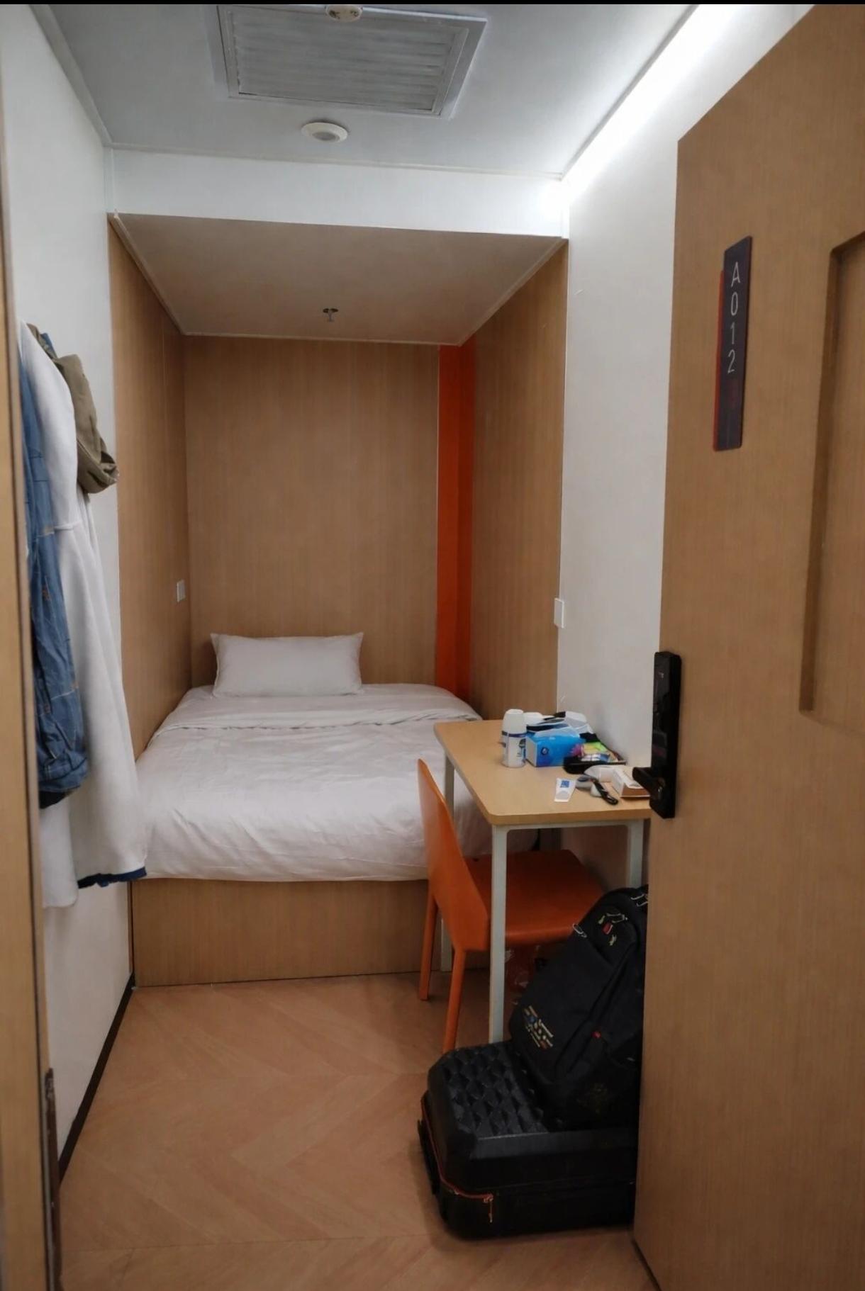 我看着还不错，喜欢[点赞]地方虽然小，但装修到位，简单整洁。就差一个独立卫生间，可