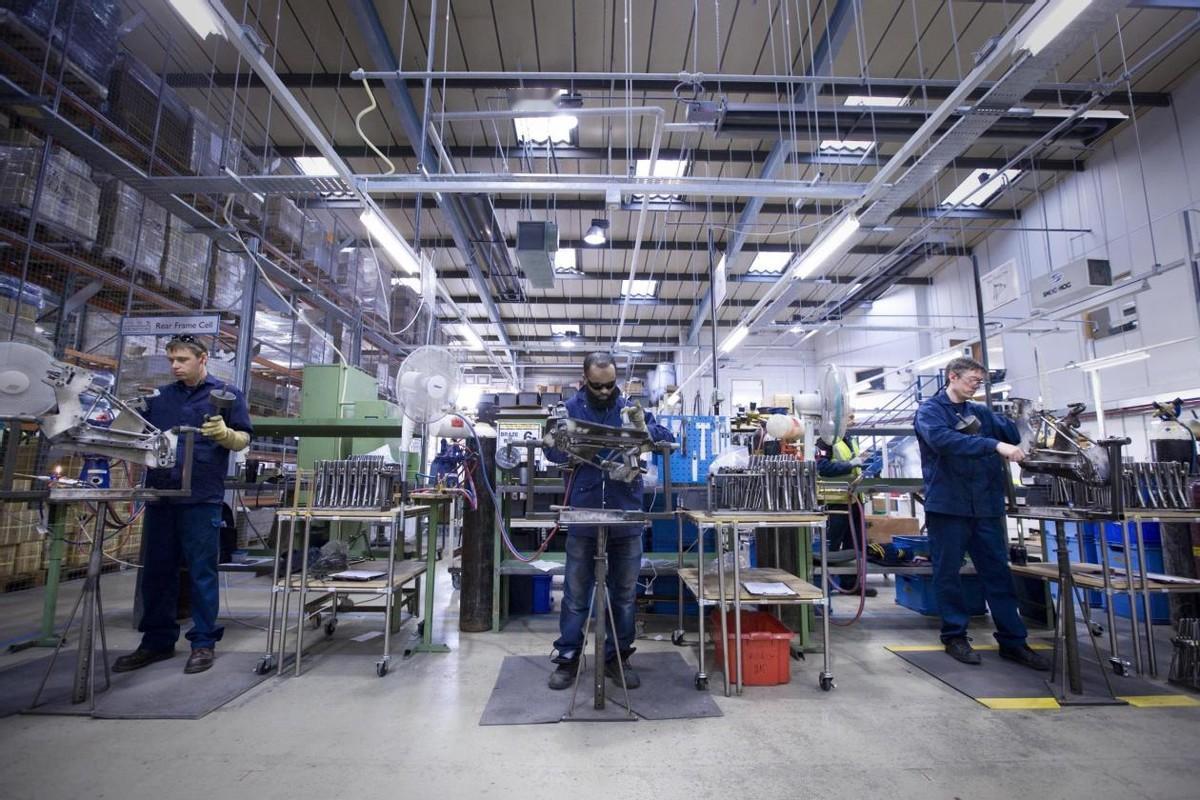 工业化明明是一件简单的事，为什么美国的再工业化会如此艰难？很多人都觉得，搞工业化