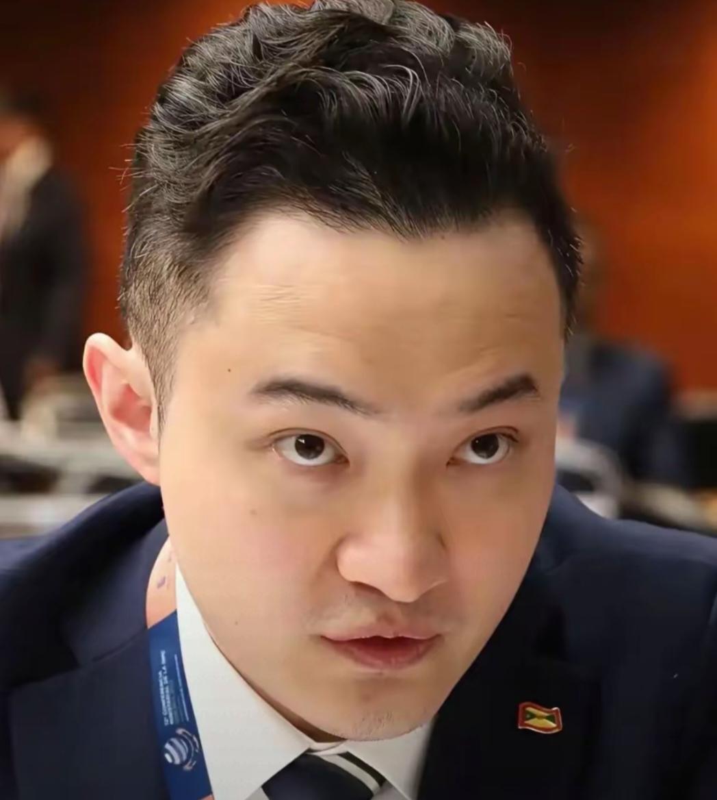 看了这段，倒吸了口冷气“他没有朋友，没有亲人，也没有敌人​​，谁强，他就服谁，