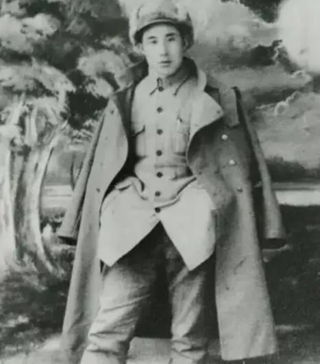 1949年，老红军李厚坤带着家人赶往福建走马上任，车队途经浙东偏僻山坳时，三百多