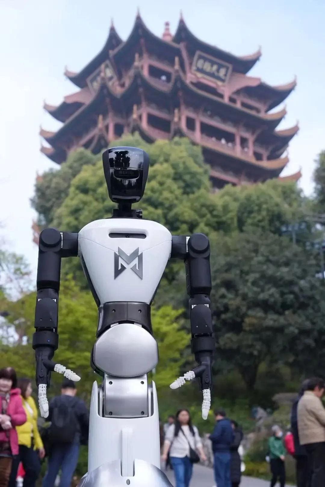 不止智能与电动，东风亮出硬核底牌——国产2200MPa热冲压钢实现反超！东风